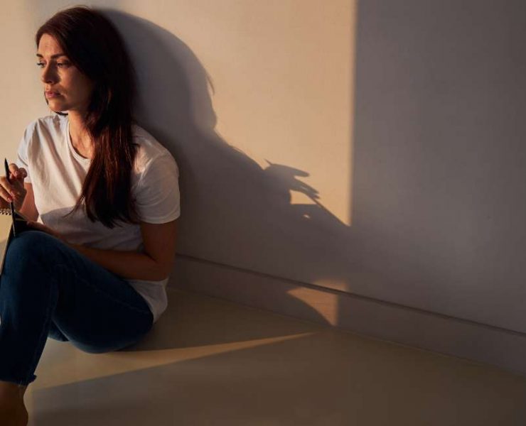 Autophobia (Fear Of Being Alone) – Meaning, Signs, Symptoms & Treatment